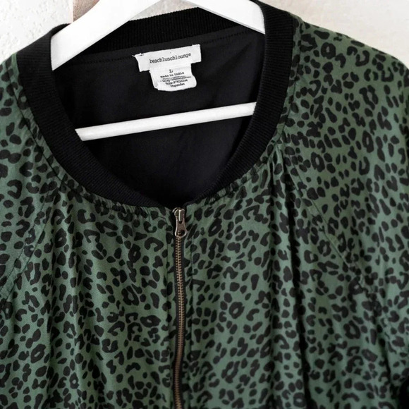 BEACHLUNCHLOUNGE JACKET SZ L GREEN BLACK LEOPARD ZIP UP BOMBER LIGHTWEIGHT SILKY - Picture 2 of 7